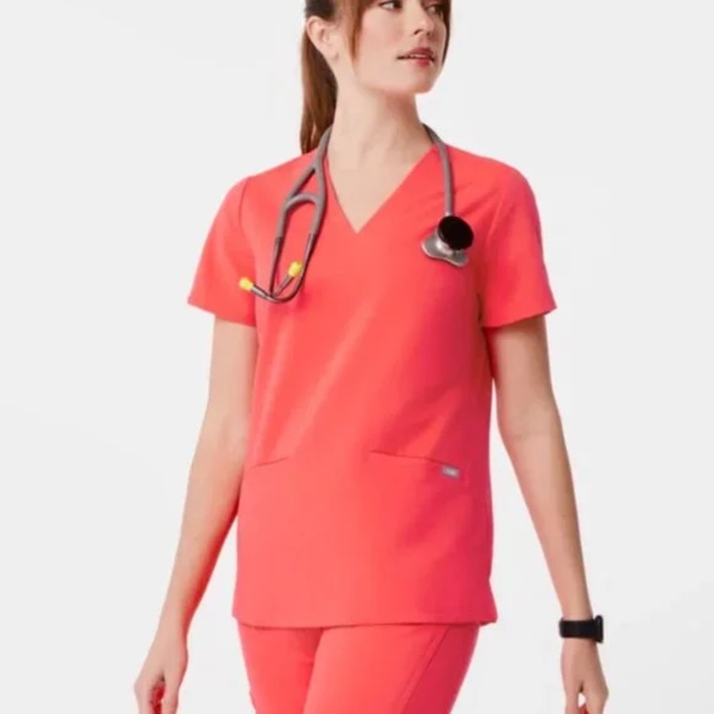 Figs Coral Pink XS Casma scrub top